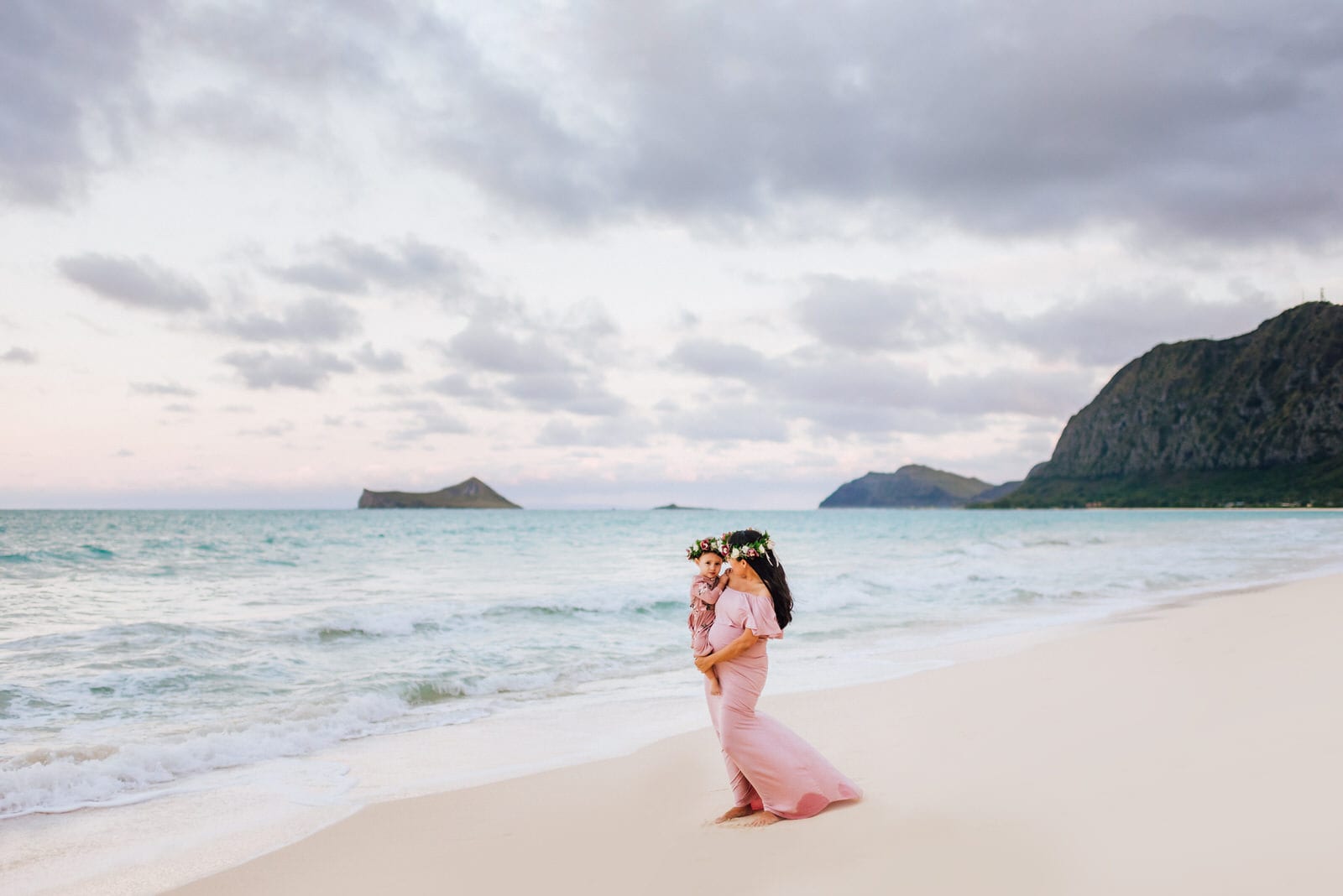 Oahu-Maternity-Photographer-Love-Haku-Flower-Crown-Water-20.jpg