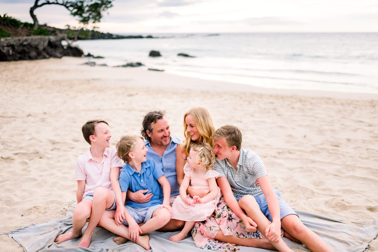 family-beach-photos-mauna-kea-beach-hawaii-pastel-outfits-16.jpg