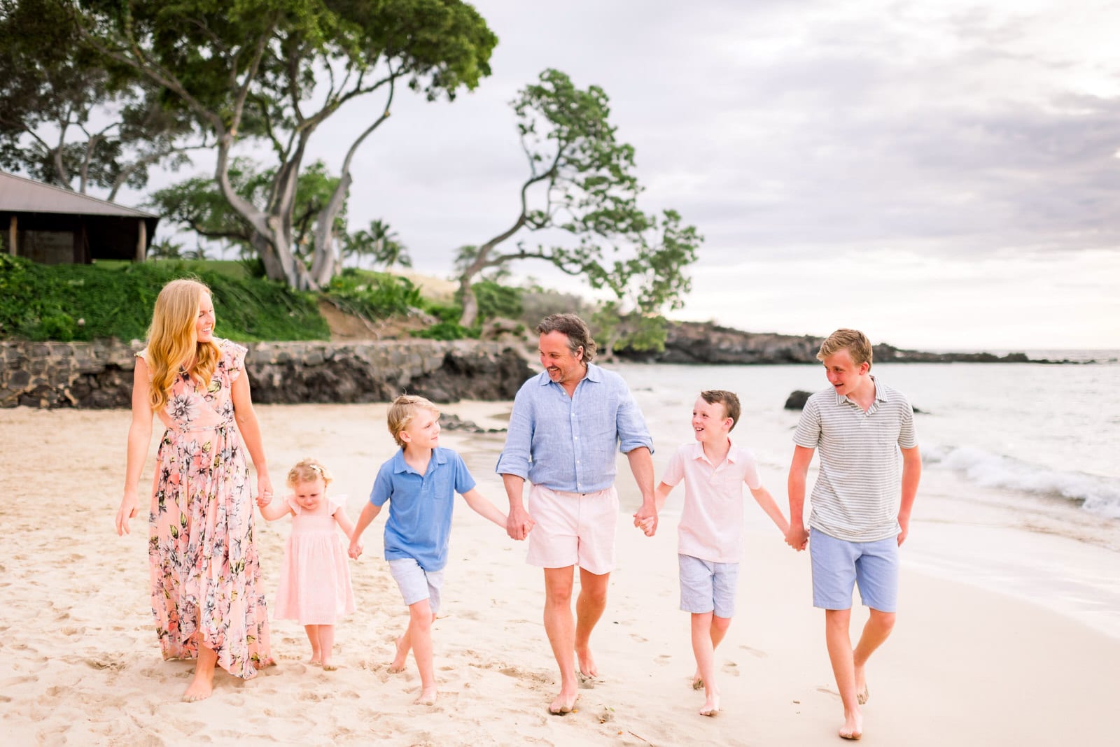 family-beach-photos-mauna-kea-beach-hawaii-pastel-outfits-4.jpg