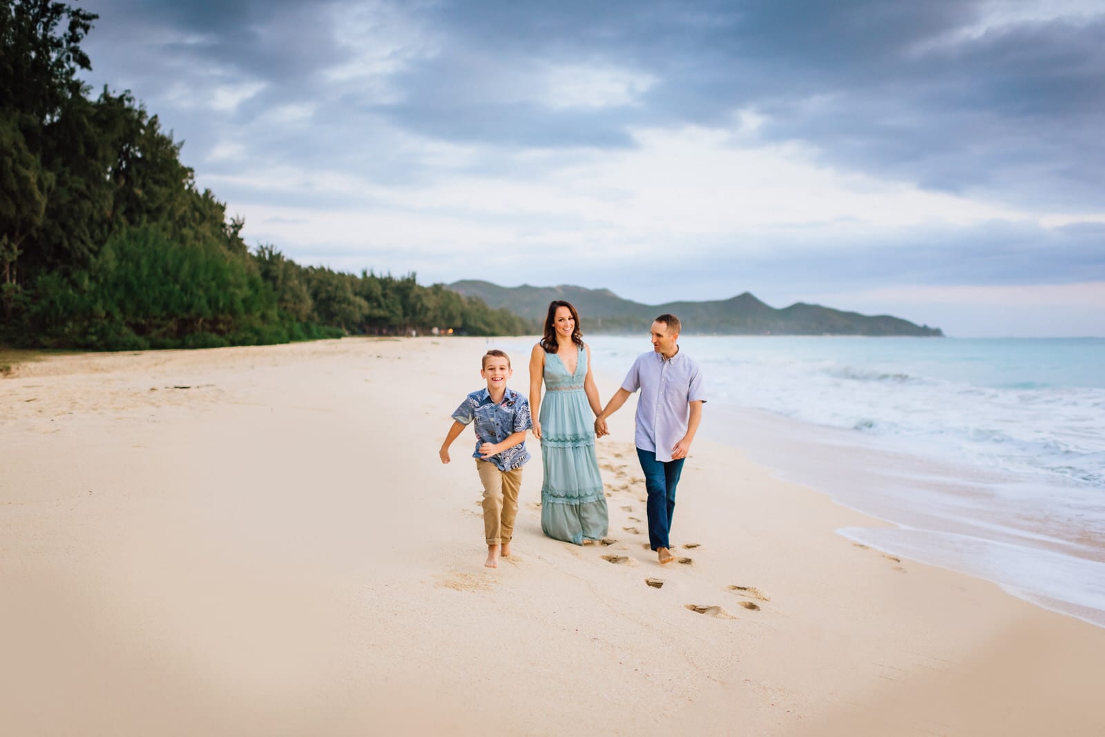family-photographer-oahu-hawaii-sunrise-3.jpg