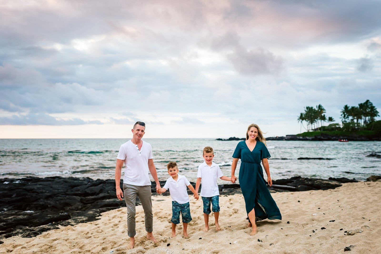 kona-photographer-hawaii-family-four-seasons-30.jpg