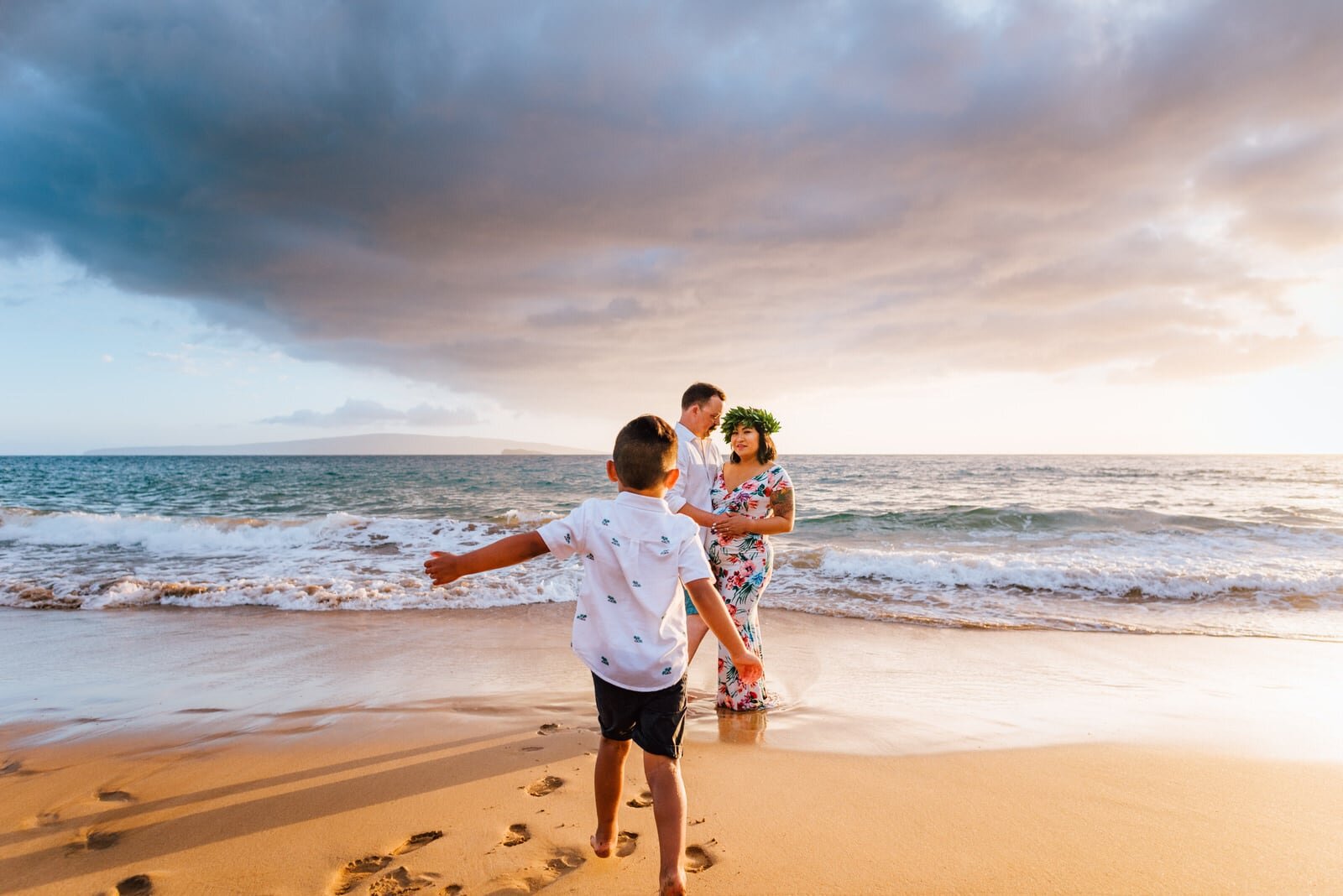 Maui-Maternity-Photographer-Families-Love-Sunset-Water-27.jpg