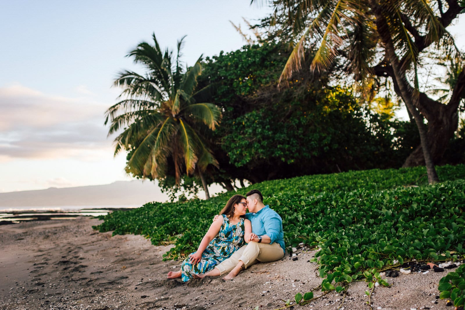 hawaii-photographer-lgbt-sunrise-honeymoon-14.jpg