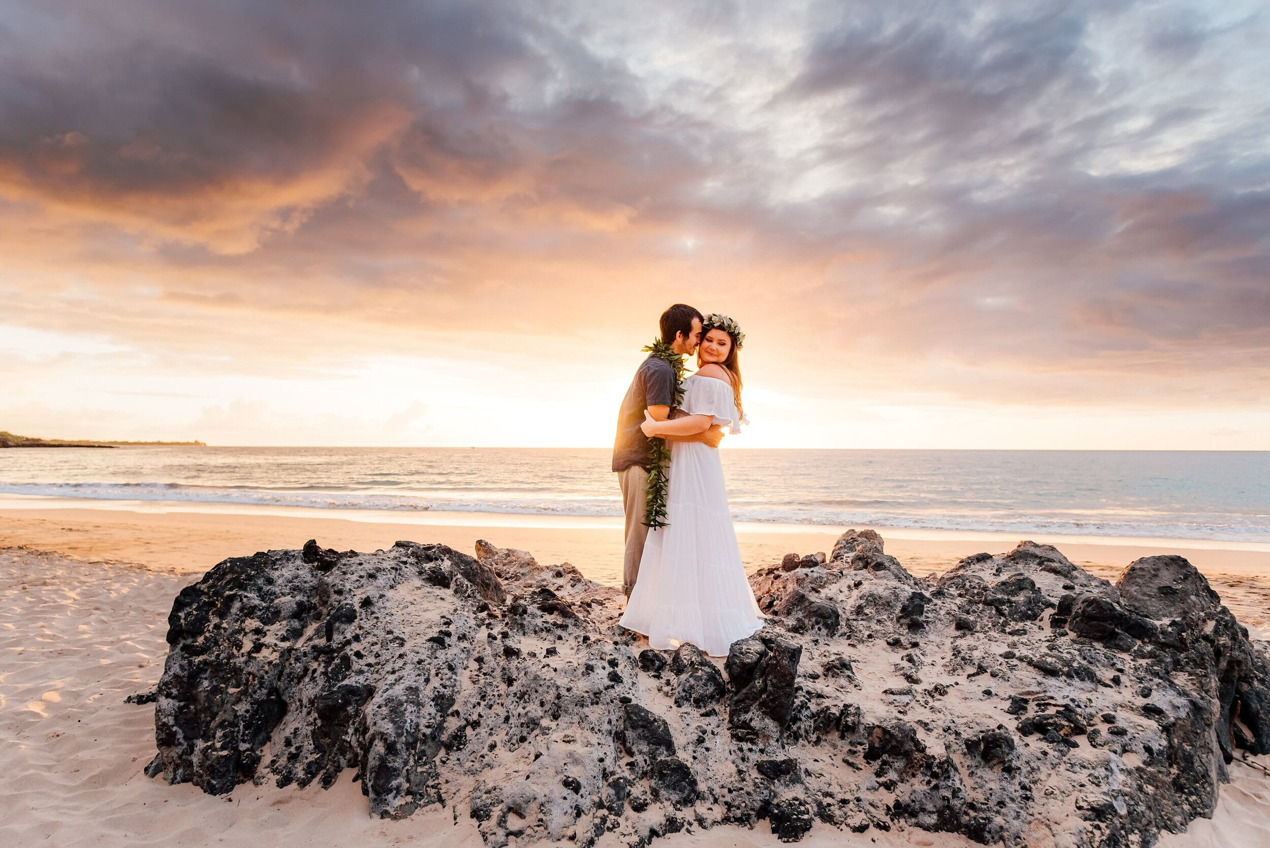 hawaiian-tropical-honeymoon-photographers-best-18.jpg