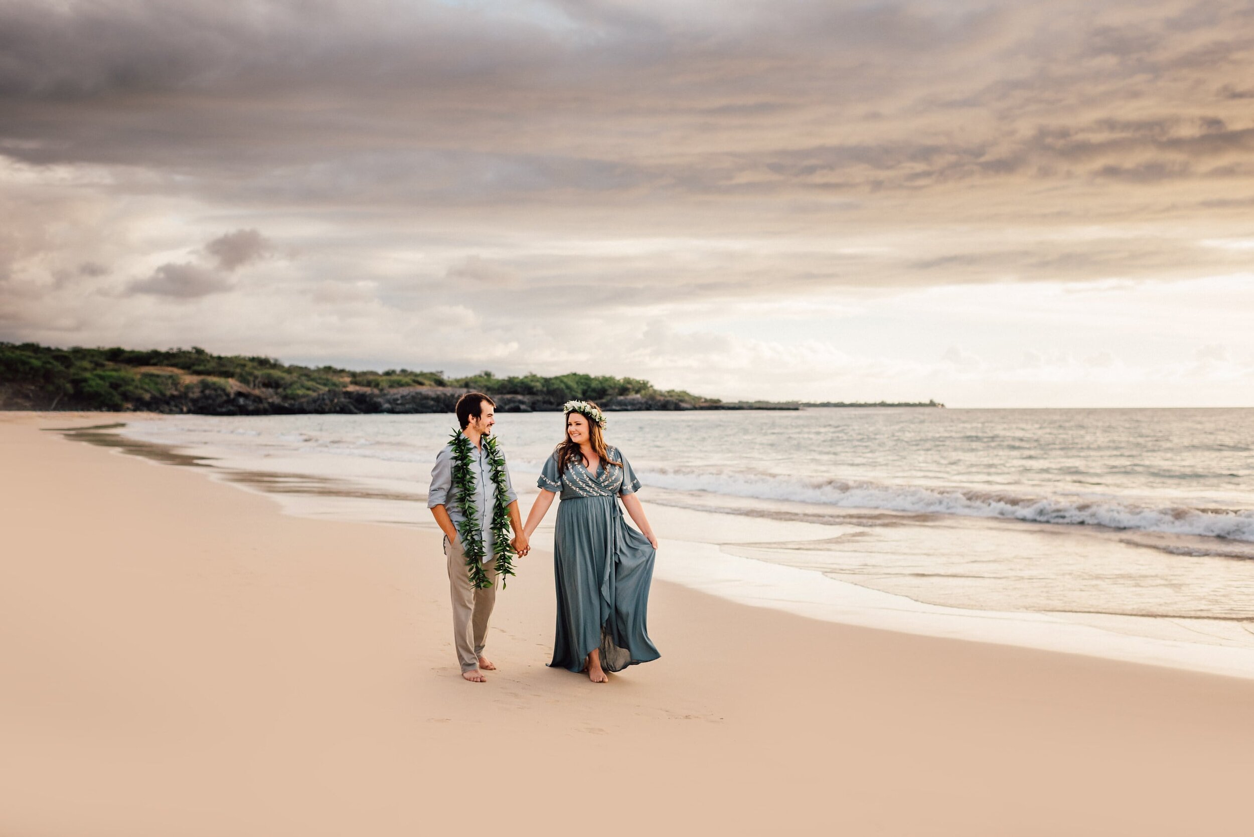 hawaiian-tropical-honeymoon-photographers-best-3.jpg