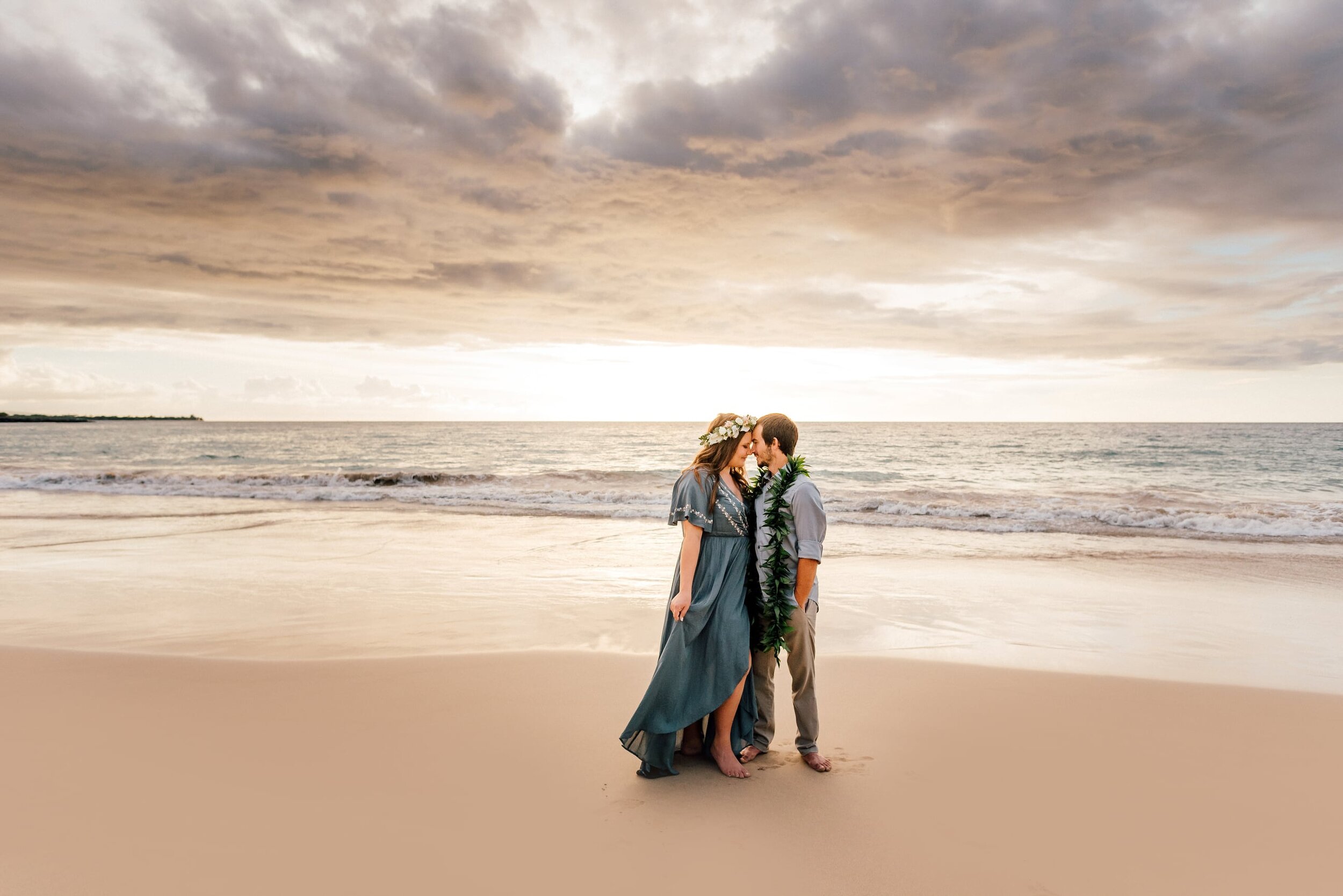 hawaiian-tropical-honeymoon-photographers-best-6.jpg