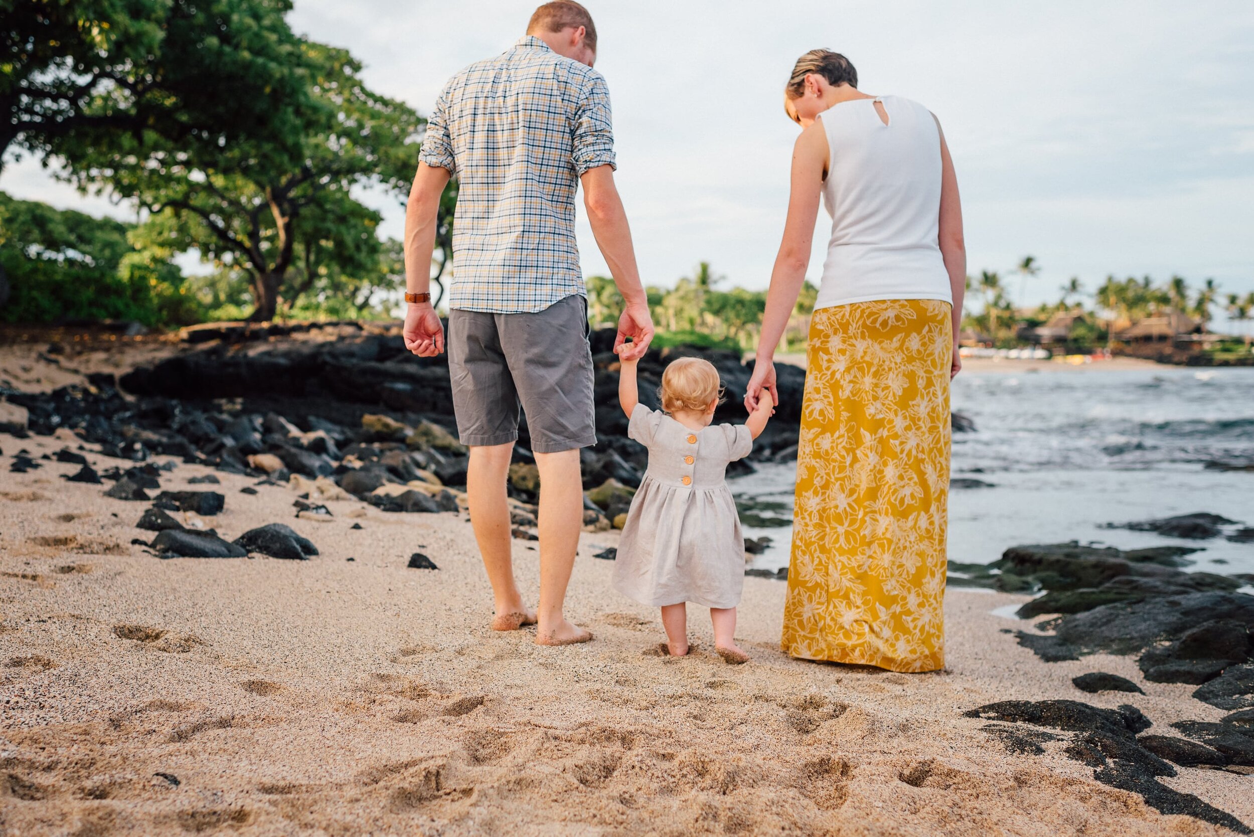 kona-photographer-family-sunrise-hawaii-25.jpg
