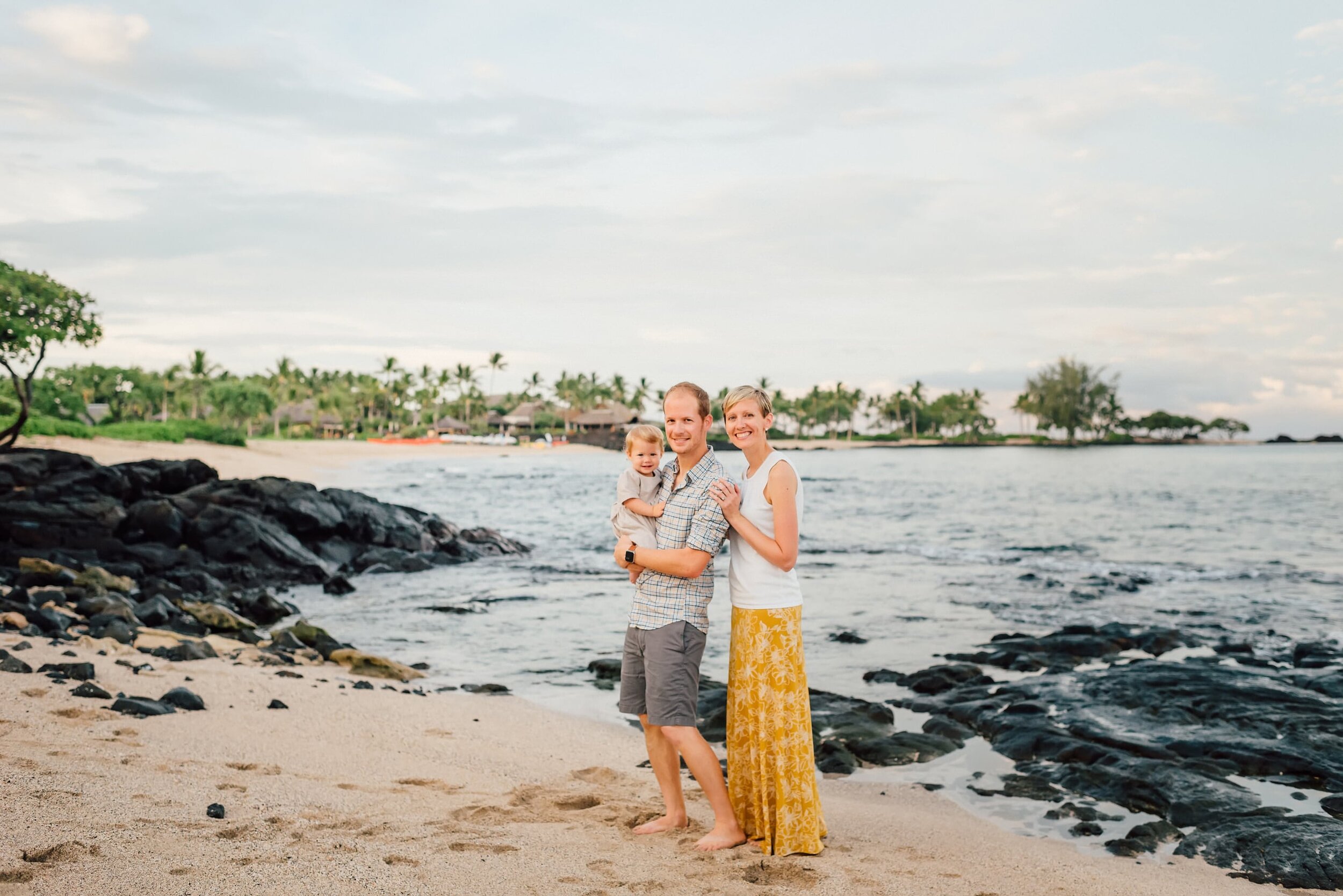 kona-photographer-family-sunrise-hawaii-5.jpg