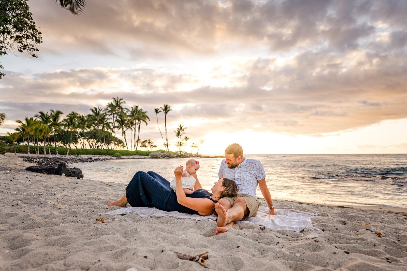 baby-family-outdoor-beach-photographers-kona-30.jpg