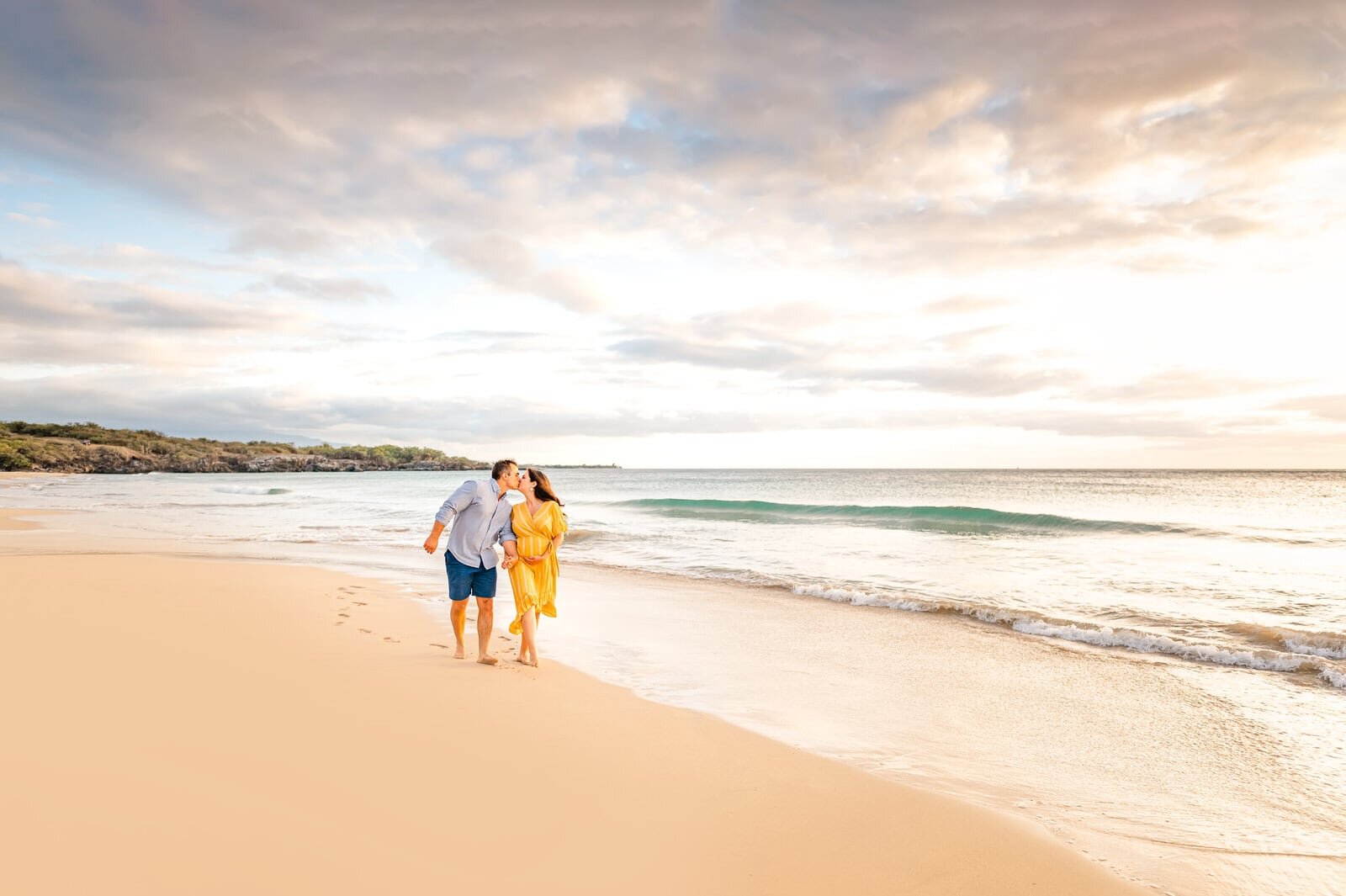 golden-sunny-sunset-babymoon-photographers-hawaii-yellow-dress-20.jpg