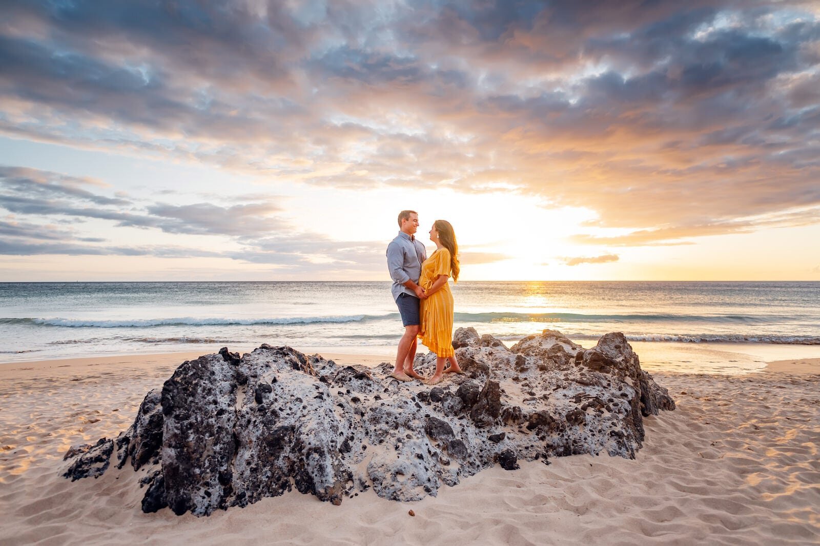 golden-sunny-sunset-babymoon-photographers-hawaii-yellow-dress-27.jpg