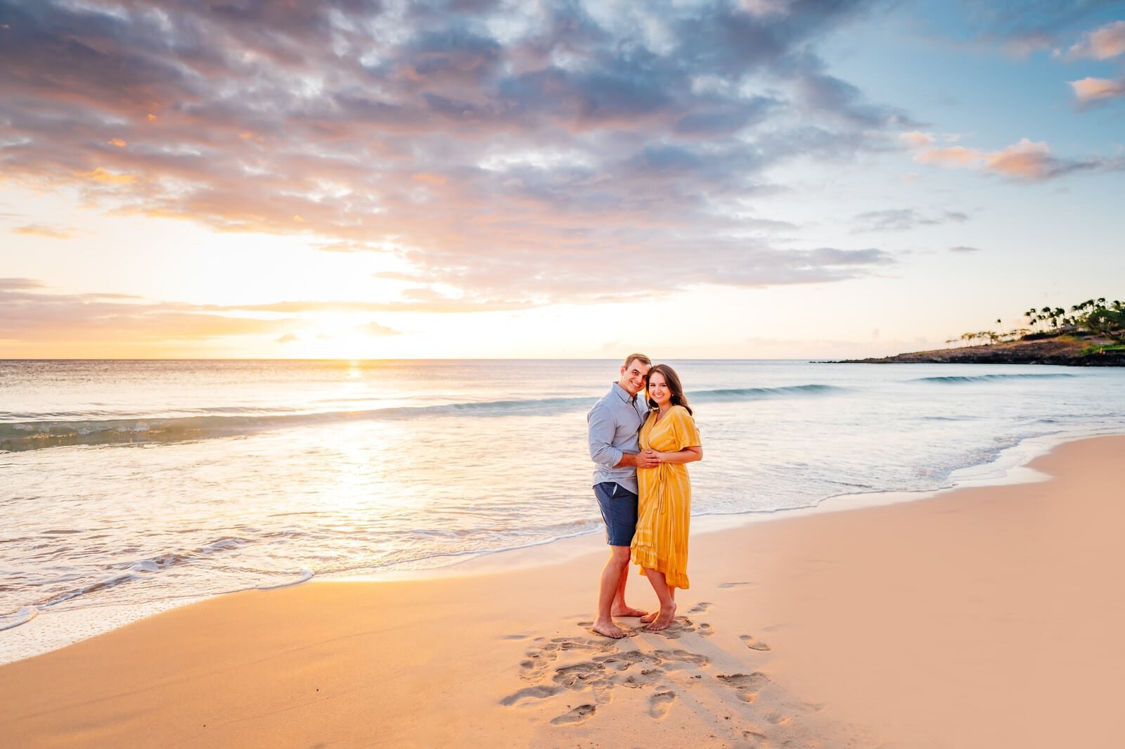 golden-sunny-sunset-babymoon-photographers-hawaii-yellow-dress-29.jpg