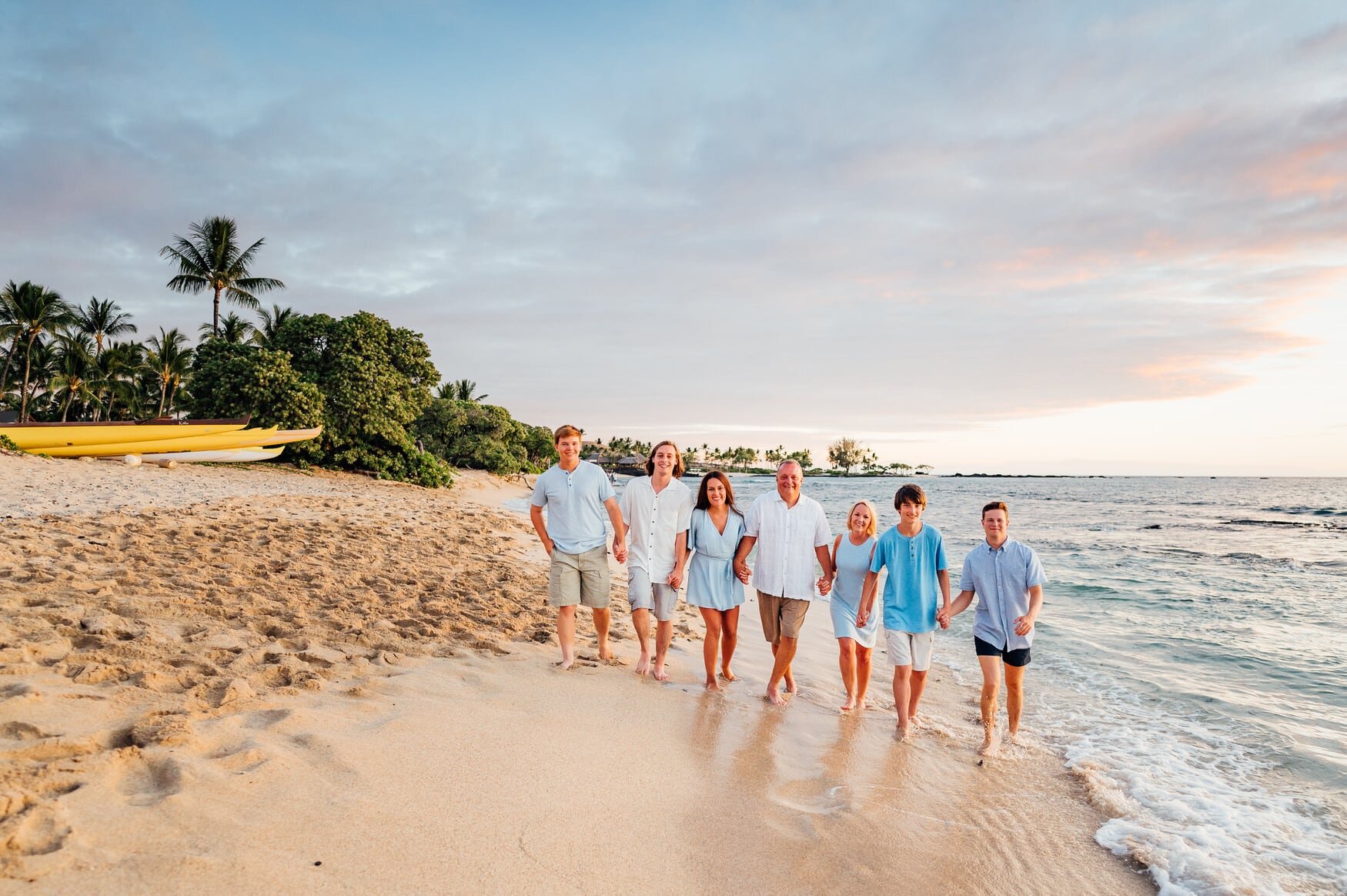 kailua-kona-photographers-beach-sunset-blue-white-outfits-35.jpg