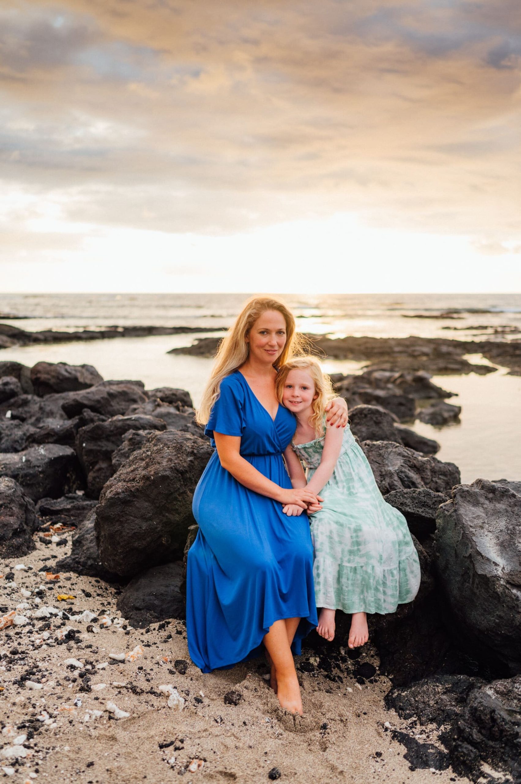 mother-daughter-photo-session-beach-10.jpg
