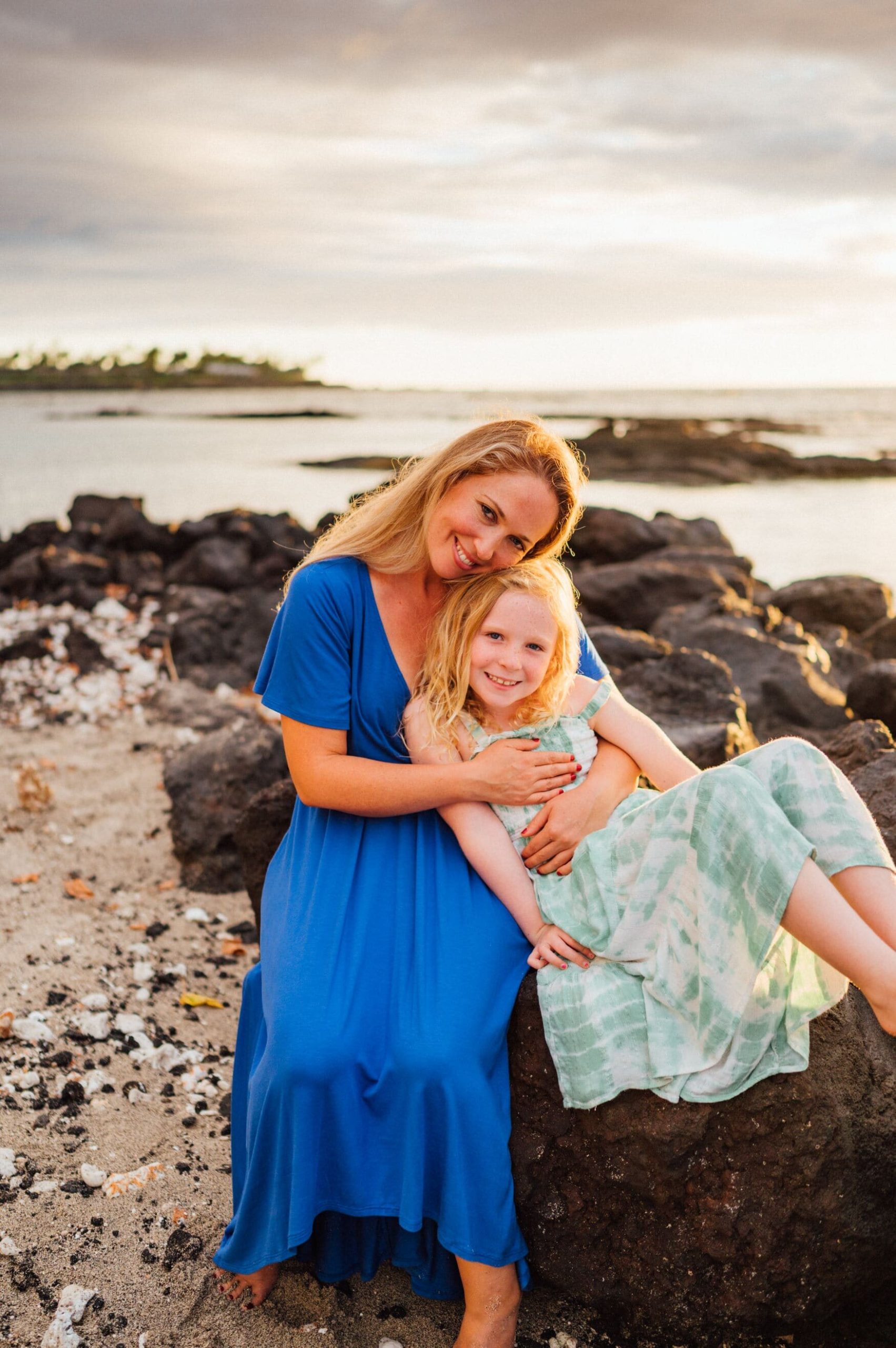 mother-daughter-photo-session-beach-11.jpg