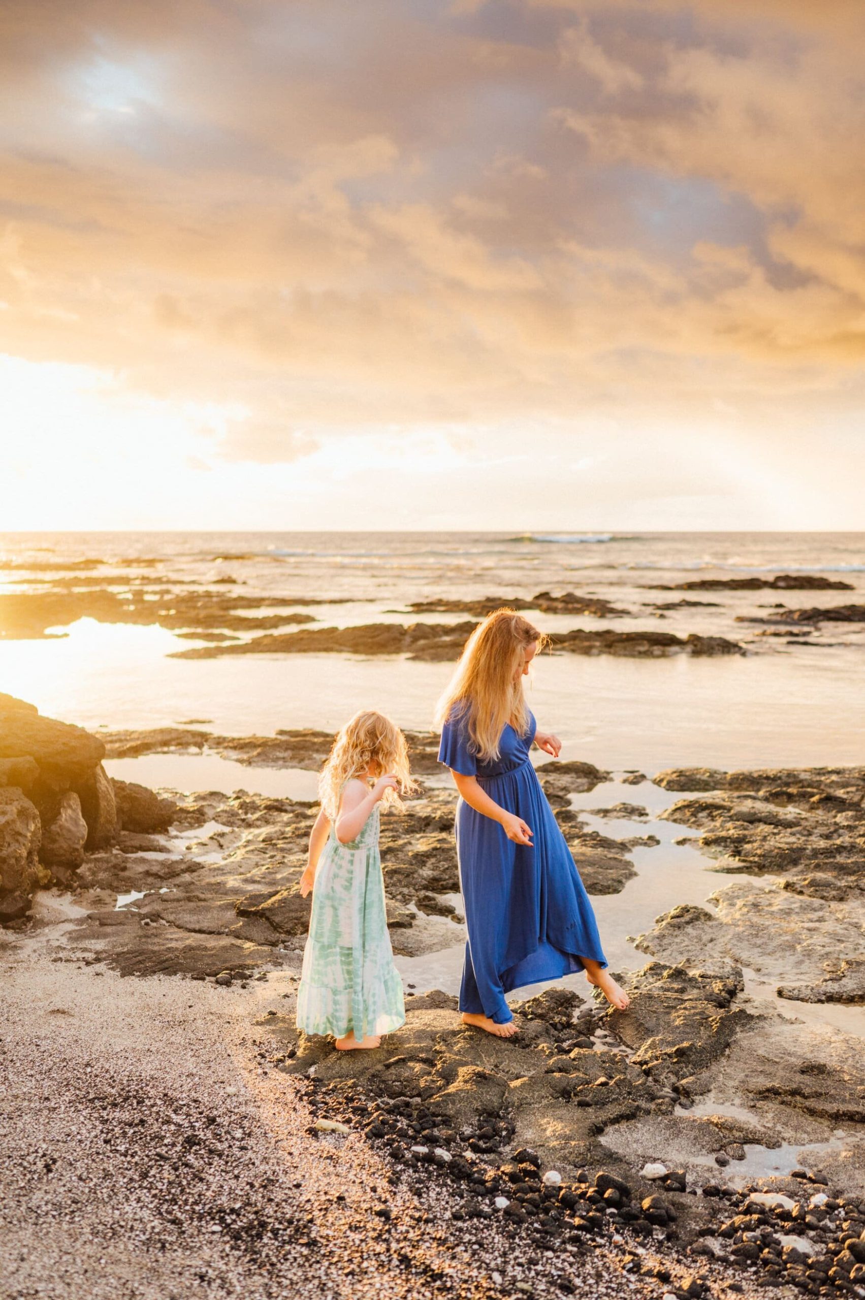 mother-daughter-photo-session-beach-17.jpg
