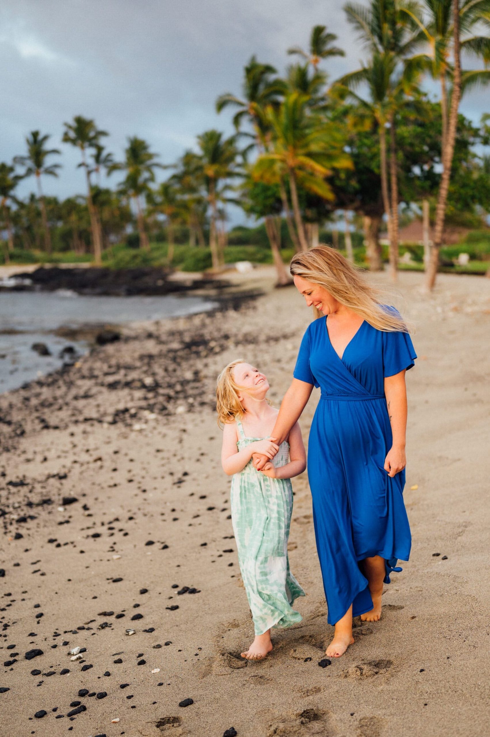 mother-daughter-photo-session-beach-2.jpg