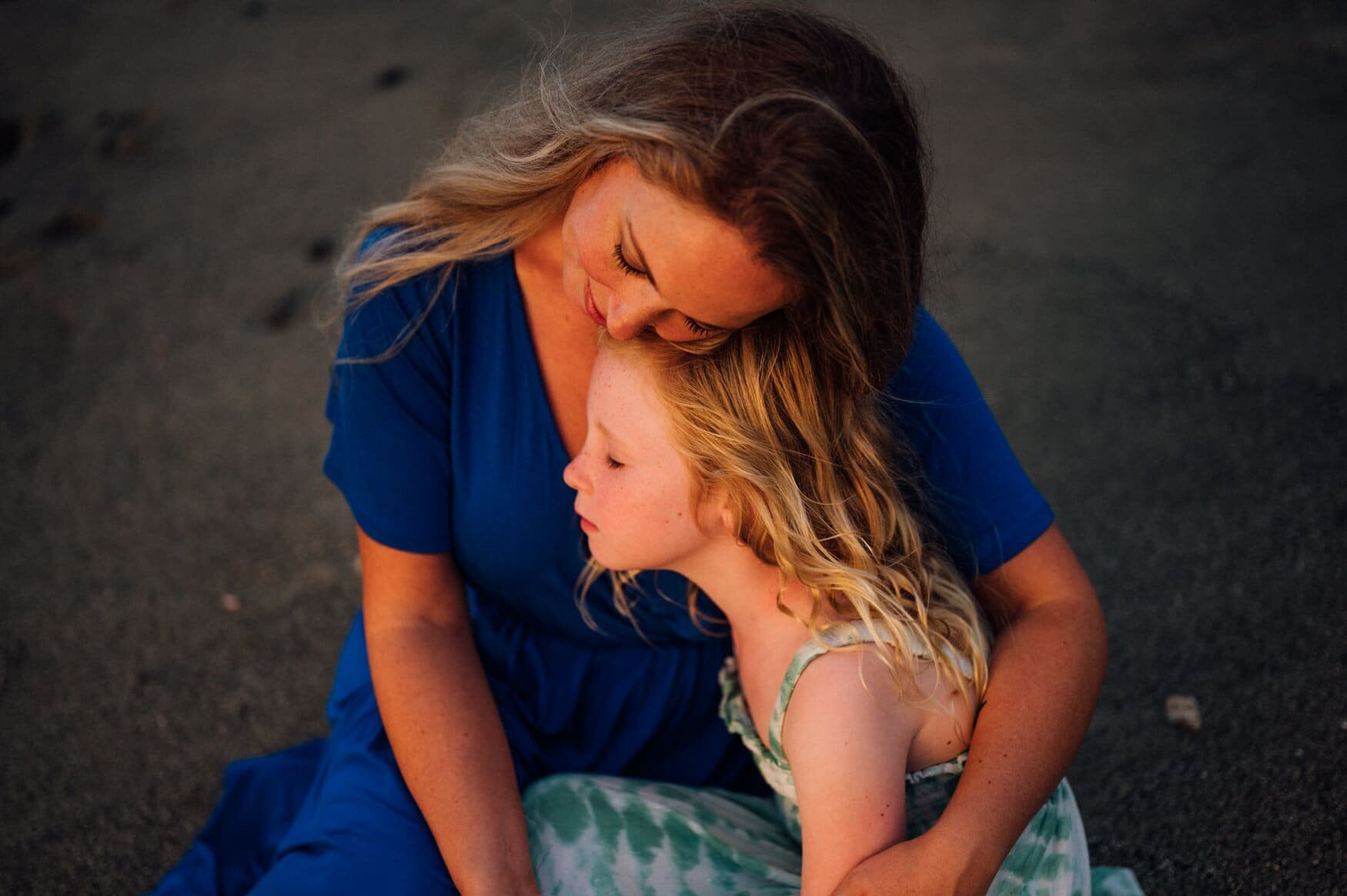 mother-daughter-photo-session-beach-24.jpg