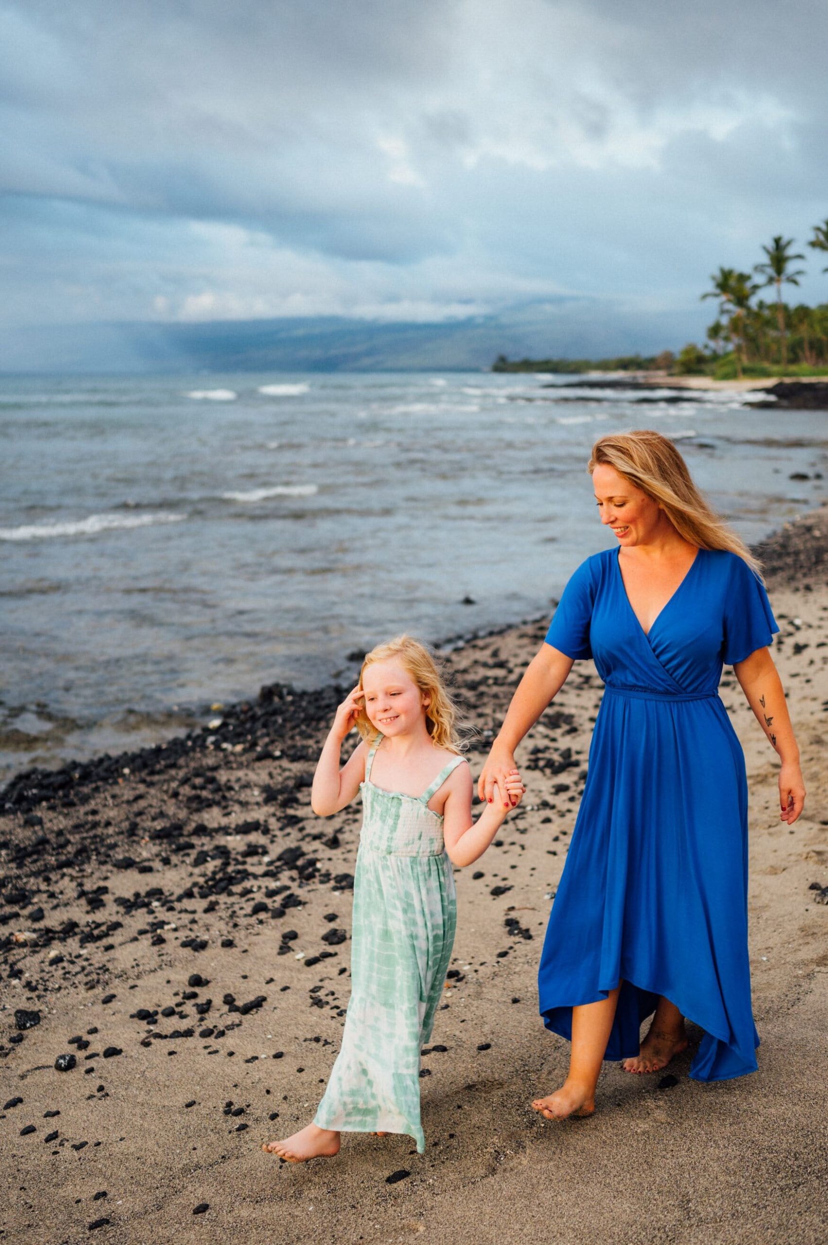 mother-daughter-photo-session-beach-4.jpg