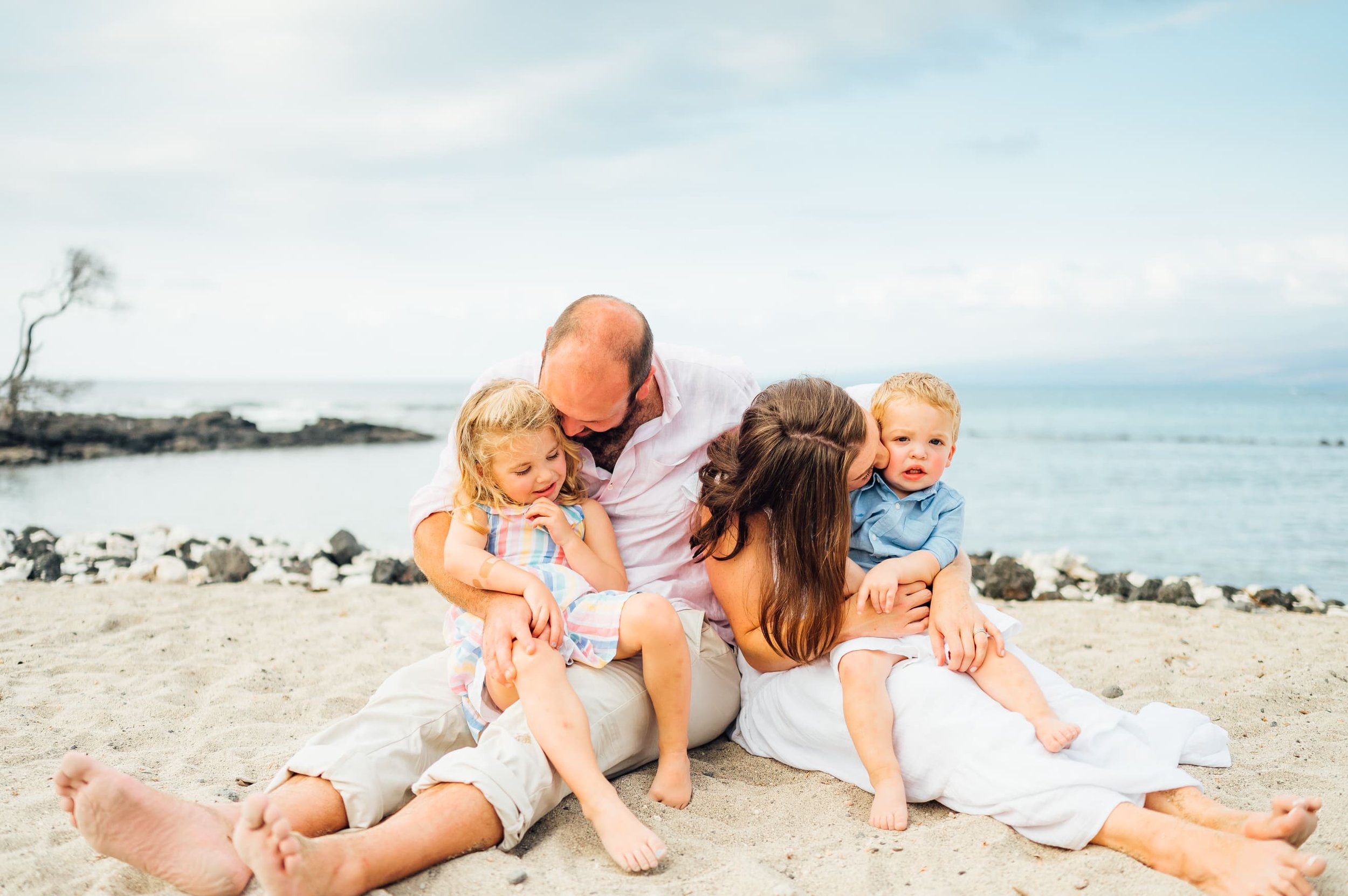 beach-photo-session-outfits-family-14.jpg