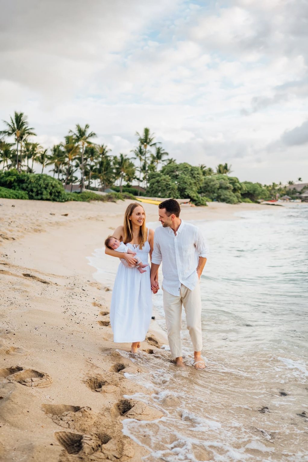 Hawaii Family Beach Photos with newborn - Hawaii Photographer | Wilde ...