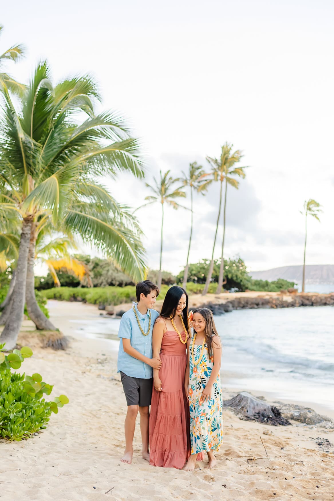 Family enjoying a picnic on Waikiki beach